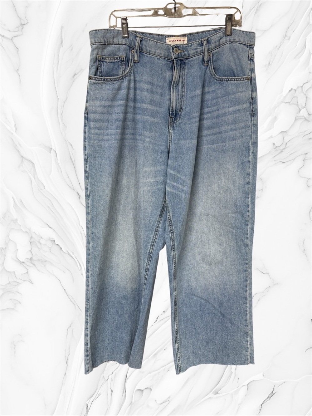 Lucky Brand woman’s wide leg high rise Light Blue Jeans 14/32